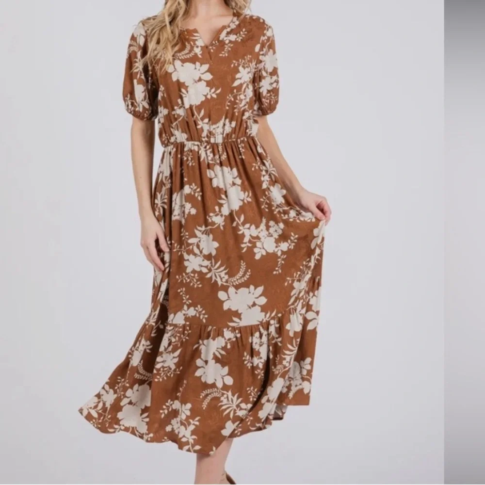 Absolutely Beautiful Floral Black and White Dress - Picture 4 of 7